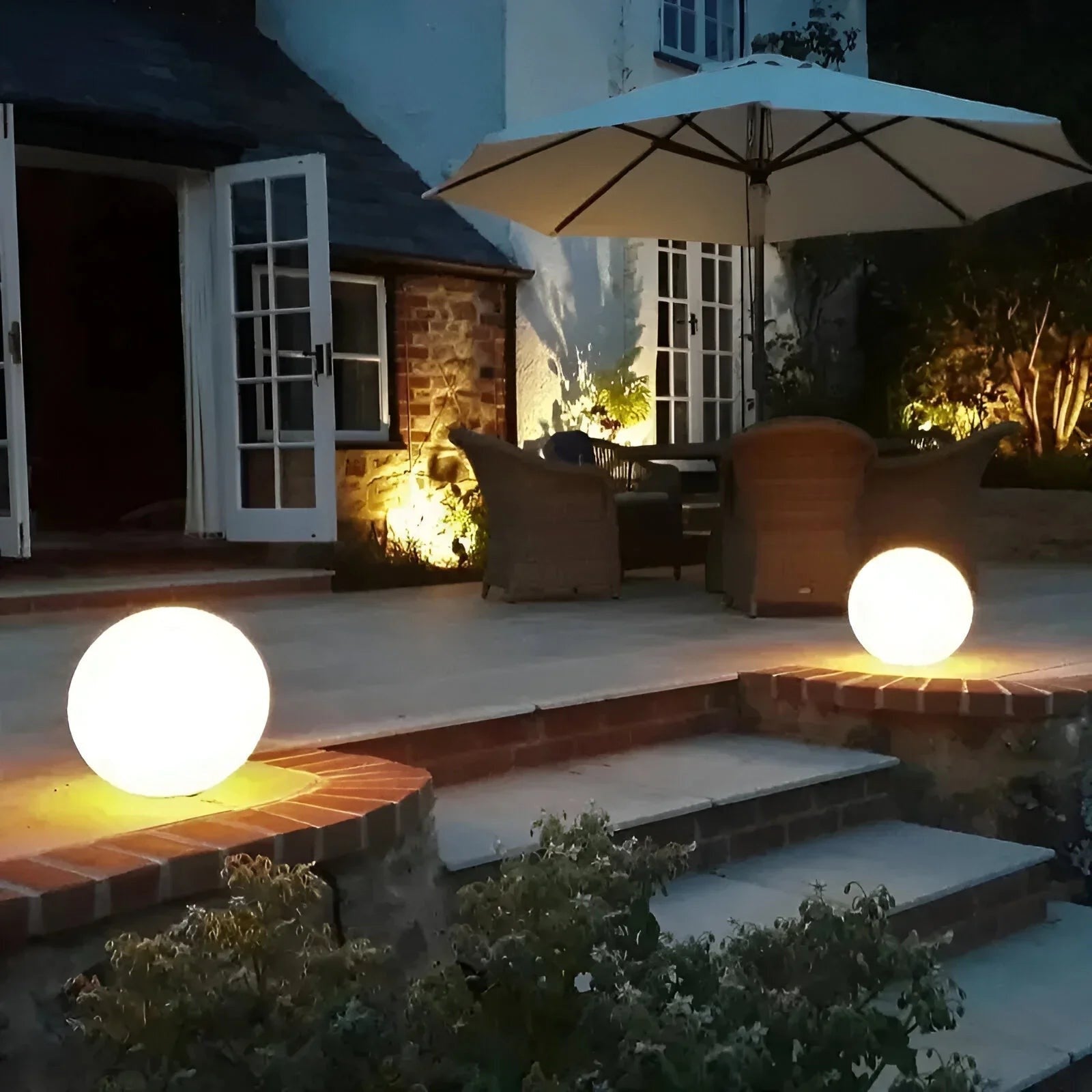 LED Garden Globe Light with Rechargeable Battery