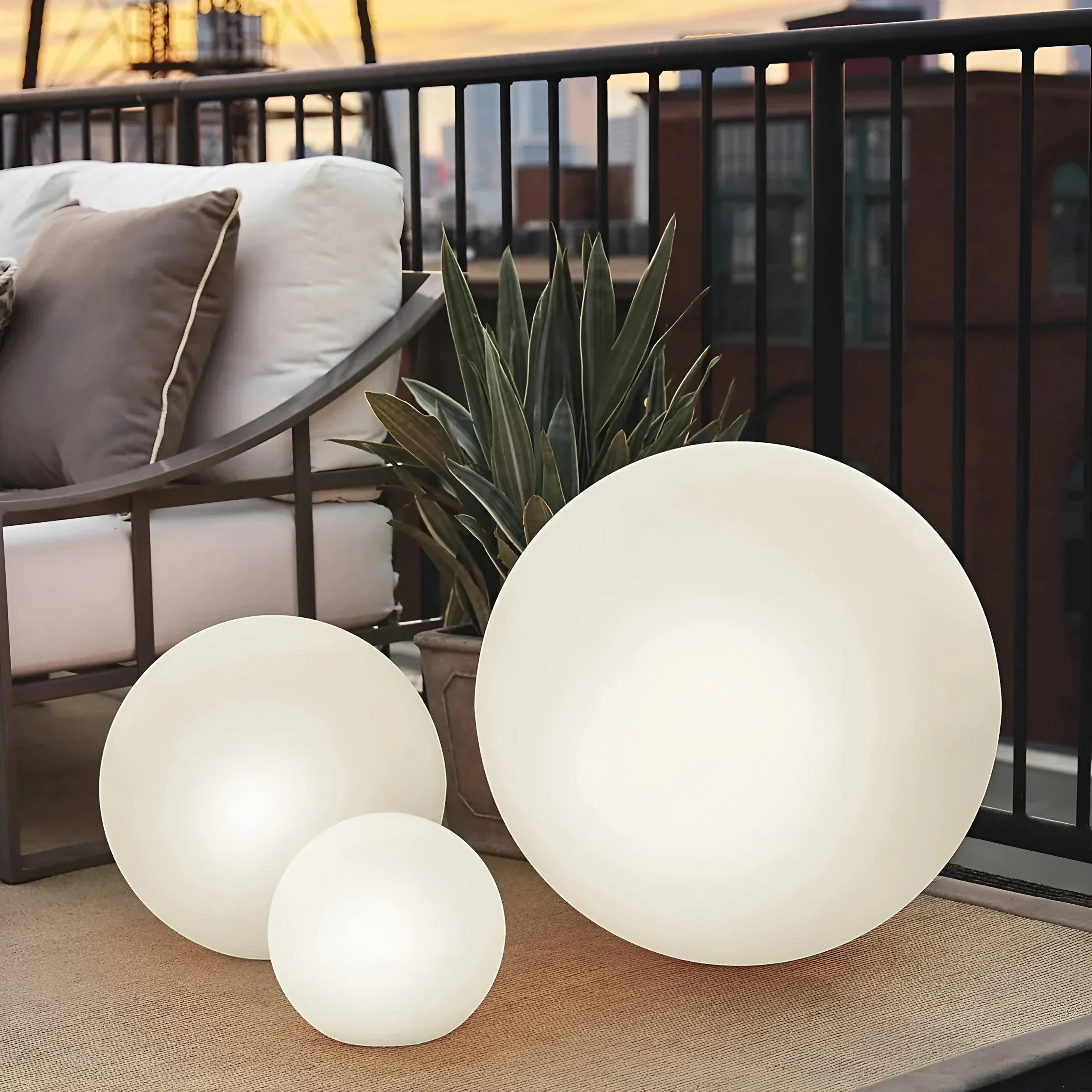 LED Garden Globe Light with Rechargeable Battery